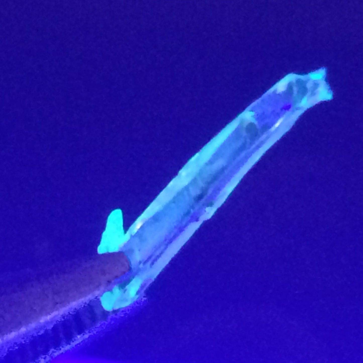 Fluorescent Color-Changing Zincite
