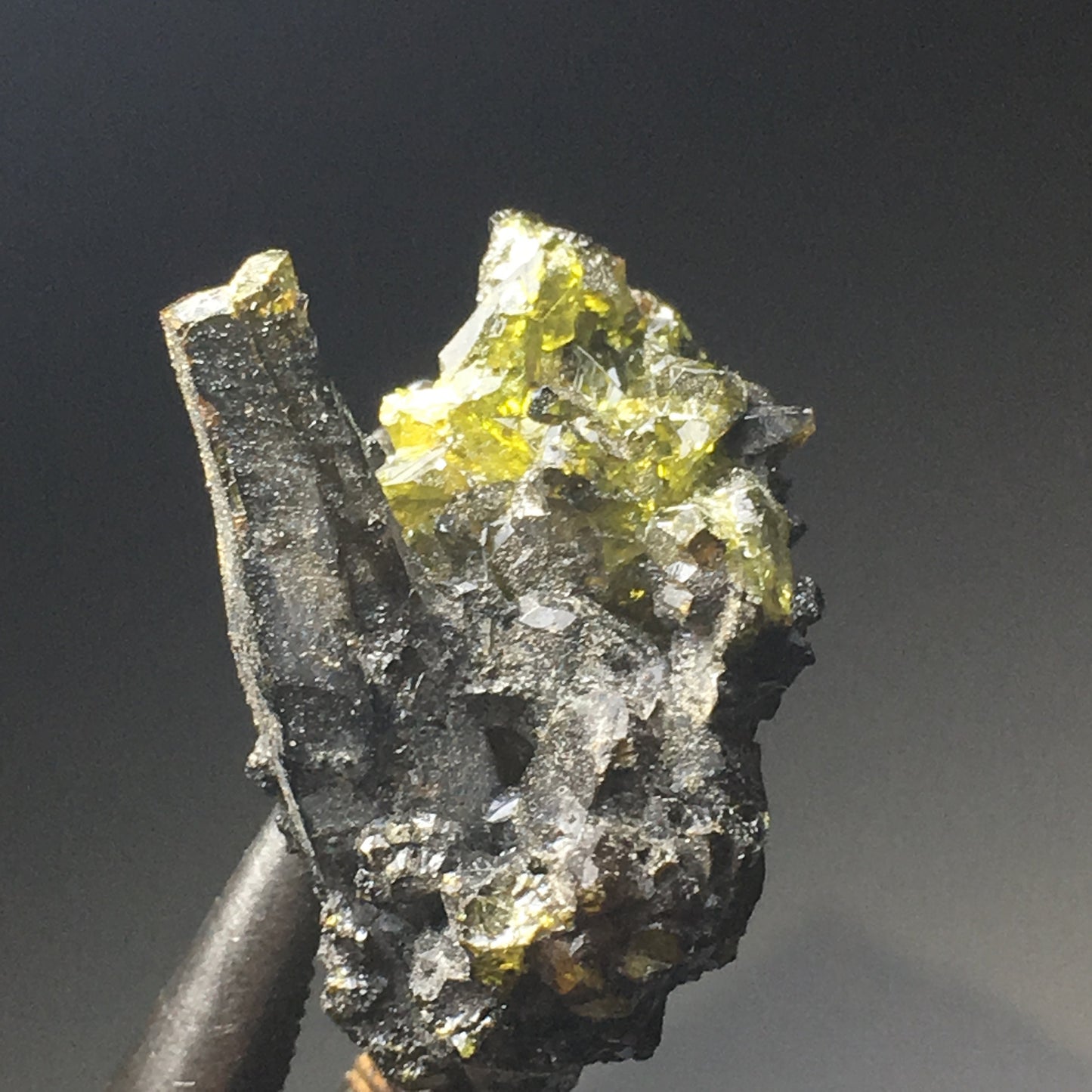 1.25" Forest Green Zincite Cluster