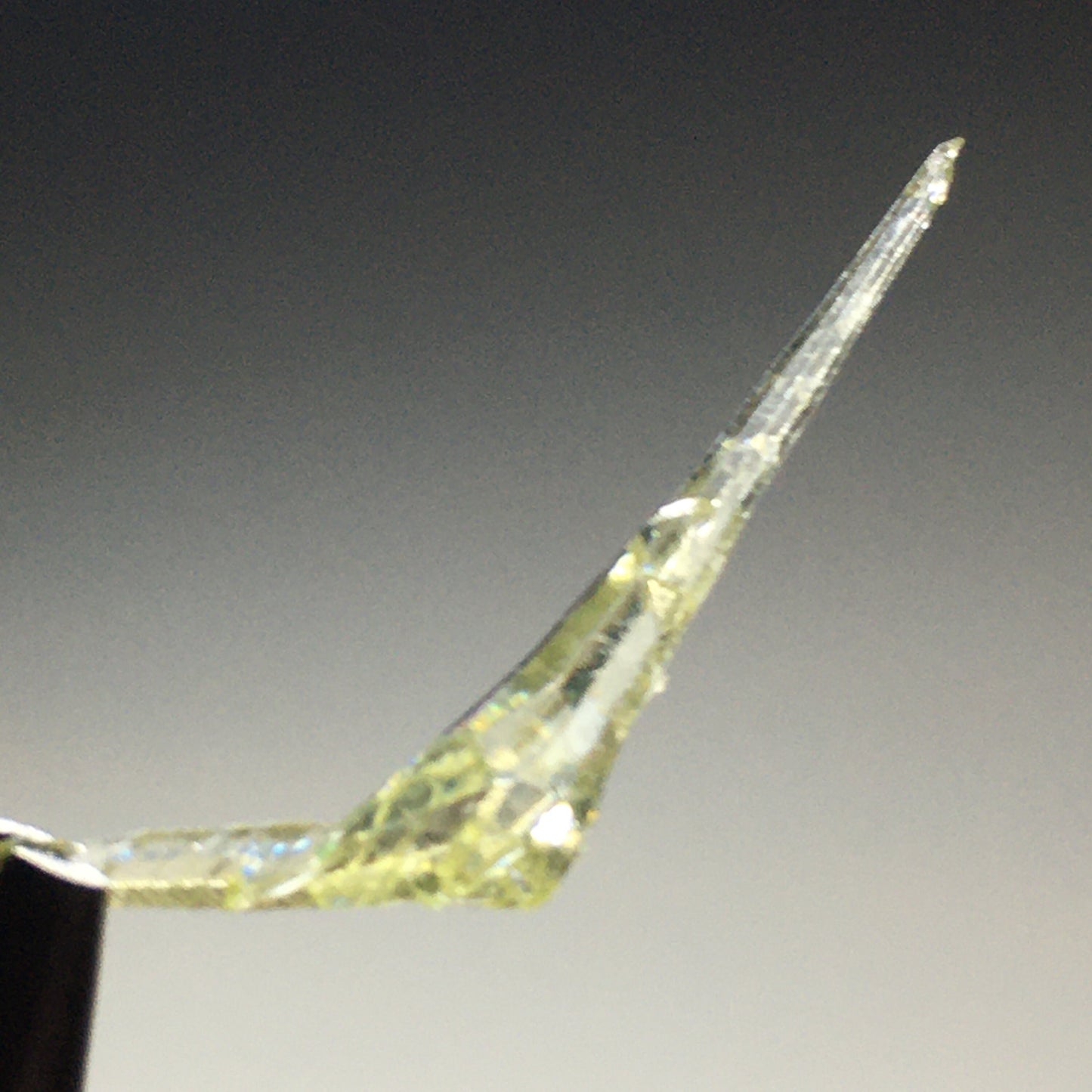 UV REACTIVE Gem Zincite Point