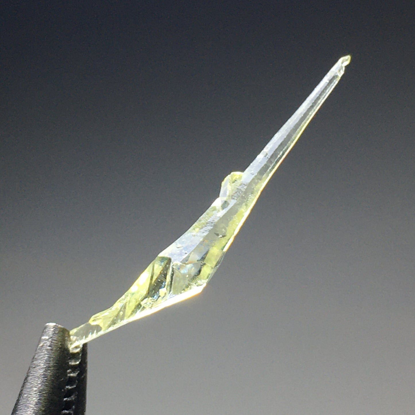 UV REACTIVE Gem Zincite Point