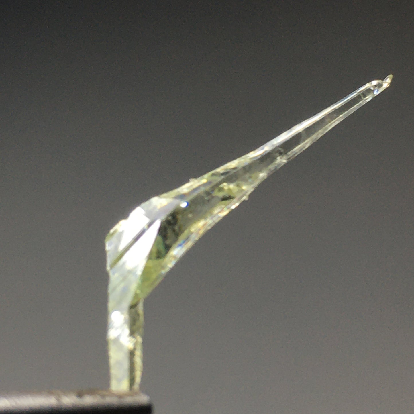 UV REACTIVE Gem Zincite Point