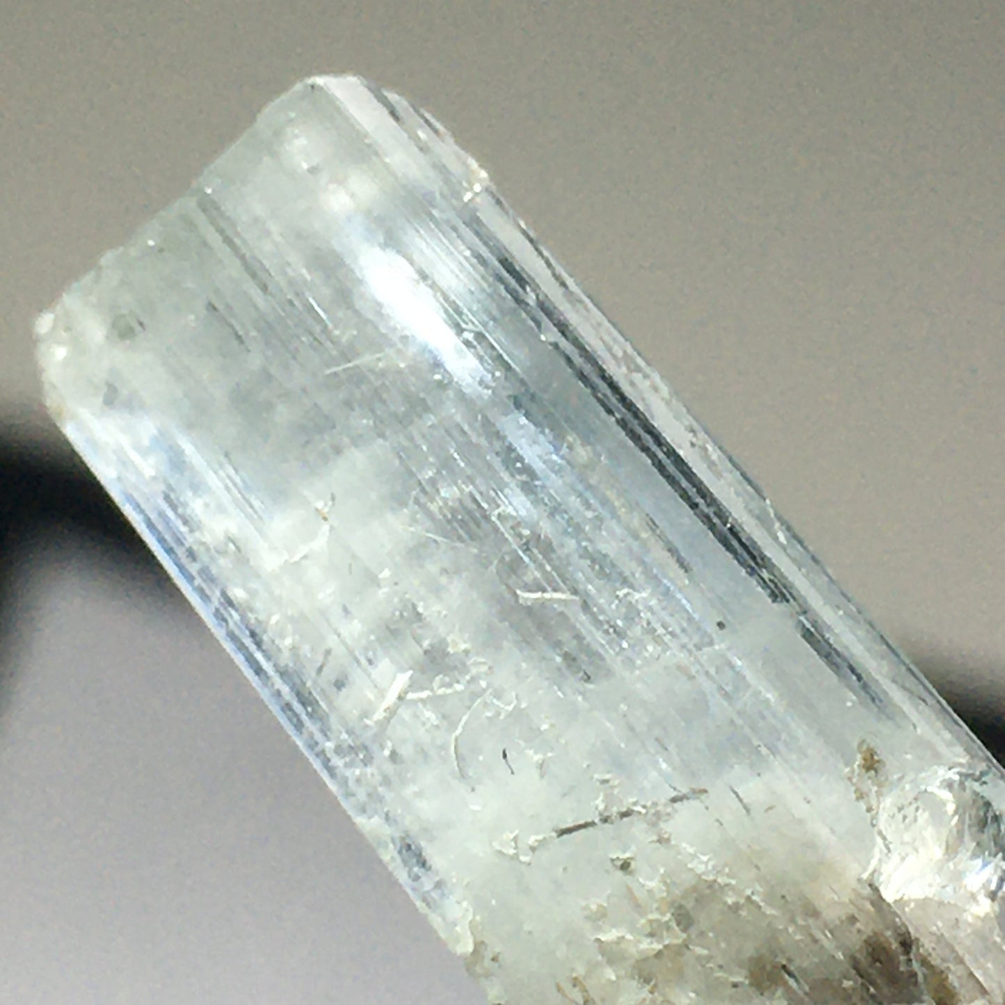 1" Terminated Gem Aquamarine 12.4ct (2.5g)