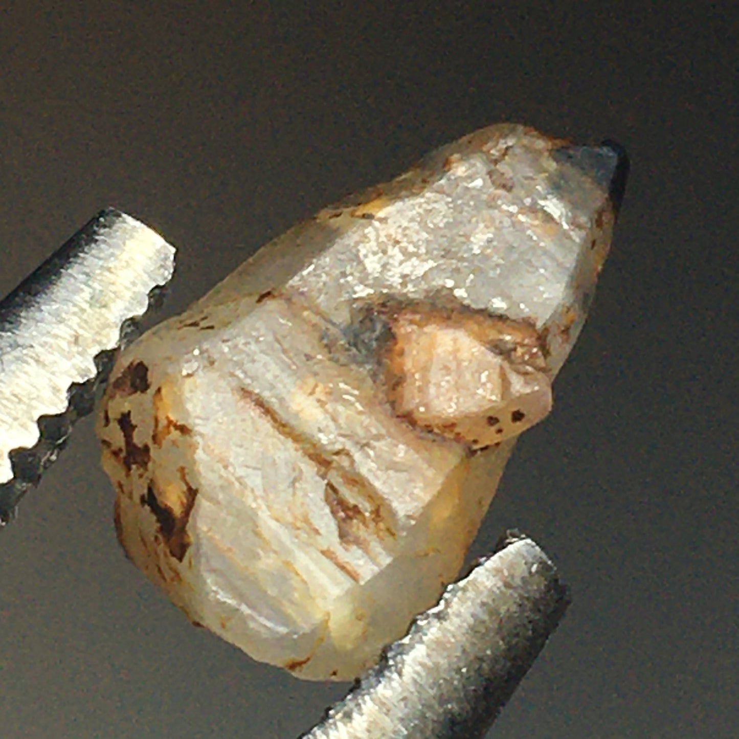 White and Blue Sapphire Natural Formation Unheated 4.5ct