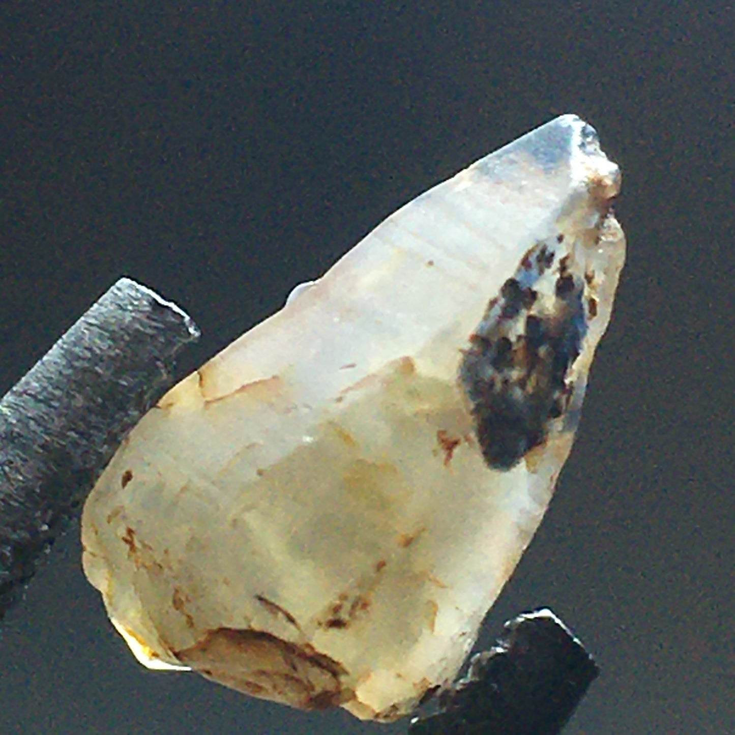 White and Blue Sapphire Natural Formation Unheated 4.5ct