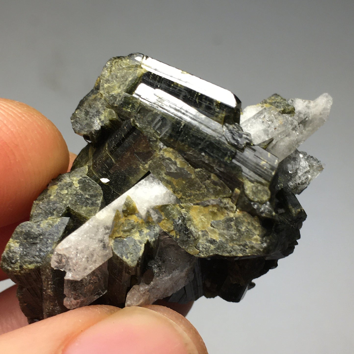 Epidote and quartz display cluster