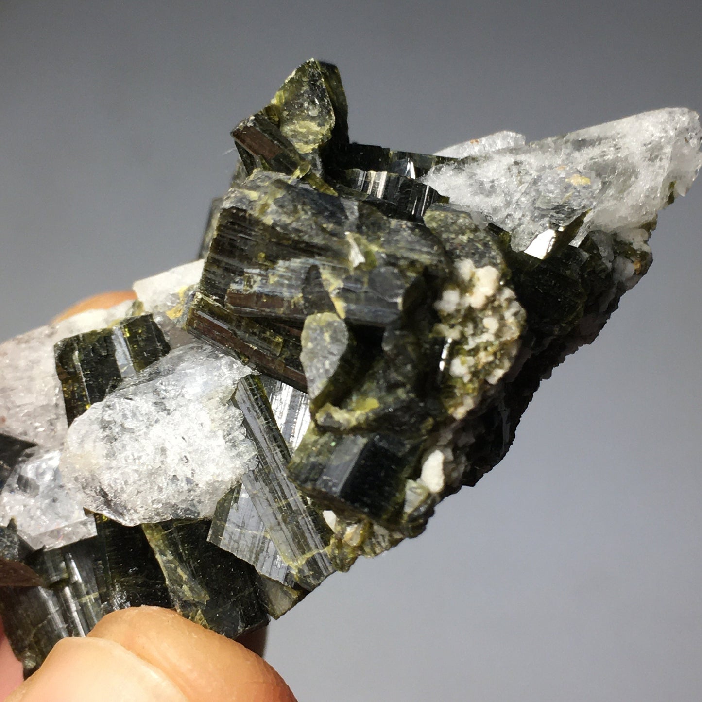 Epidote and quartz display cluster