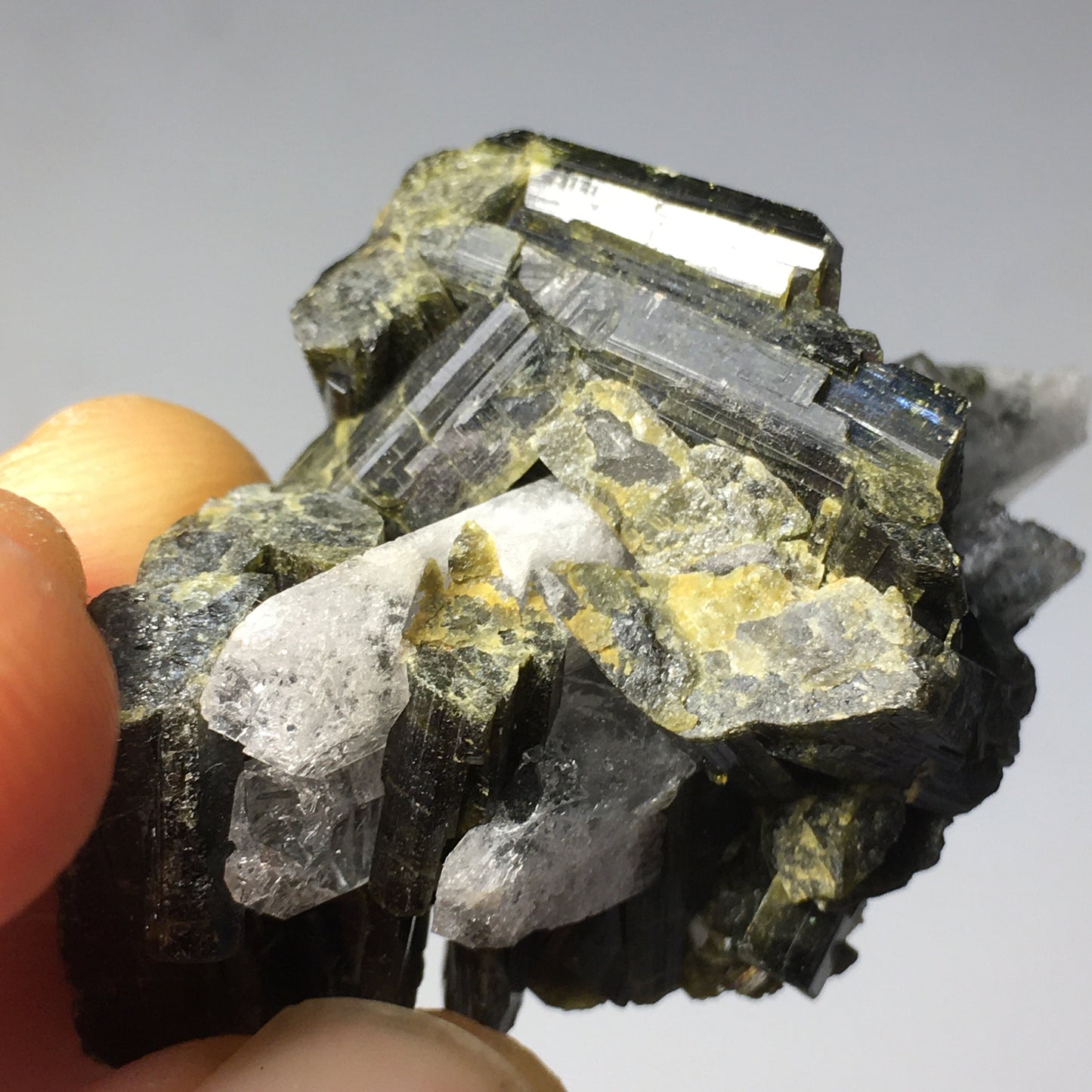 Epidote and quartz display cluster