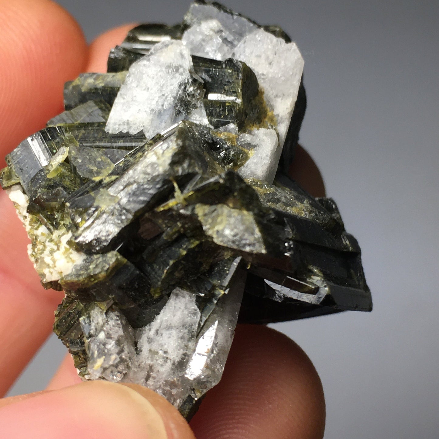 Epidote and quartz display cluster