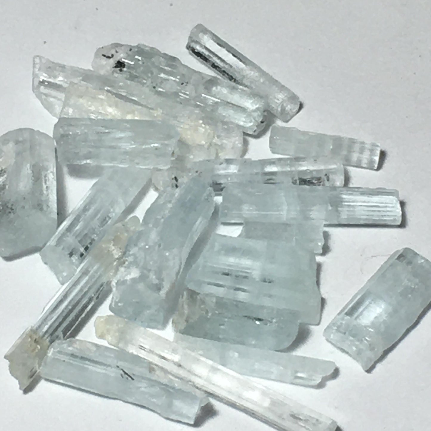 Gem A Quality Aquamarine gem natural terminated crystals (27.1 carat lot)