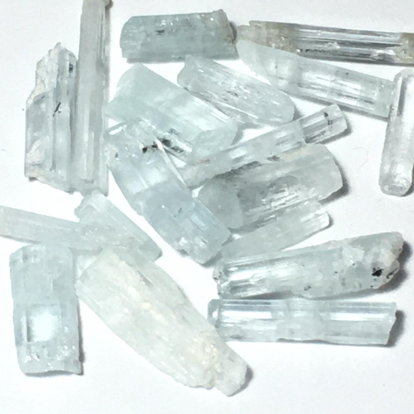 Gem A Quality Aquamarine gem natural terminated crystals (27.1 carat lot)